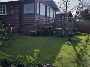 Snowdonia National Park Log Cabin with Garden