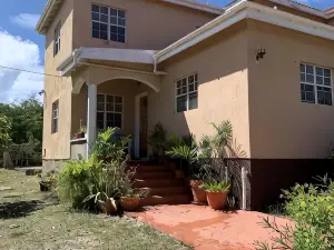 La Casa de Joy Airport Apartments