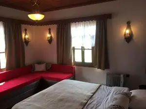 Tarihi Osmanlı Evi - Beyzadeler Konağı Ev Sahibi ve Yöneticisi - Bekir Yenerer Ruhsat No 14-75