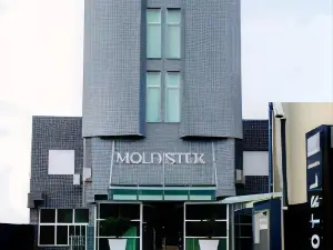 Hollyster Hotel