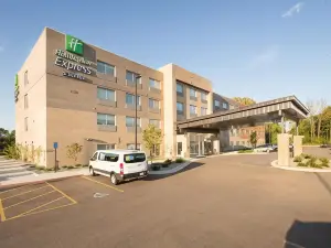 Holiday Inn & Suites Kalamazoo West