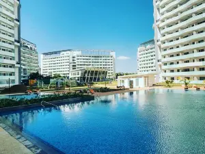 Acellyne's Suites @ The Residences at Commonwealth by Century