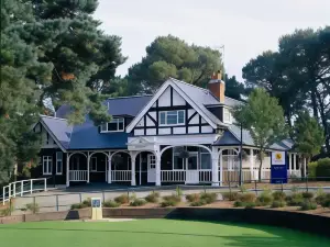 The Lodge at Meyrick Park