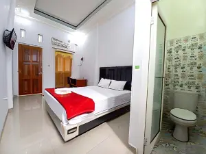 Harmony House Syariah Near Alun Alun Pati Mitra RedDoorz