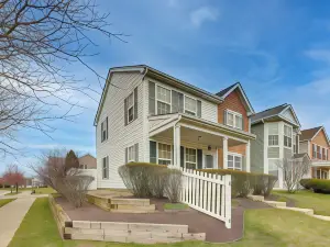Quaint Park Forest Apartment - Near Golf Courses!