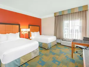 La Quinta Inn & Suites by Wyndham Sherman