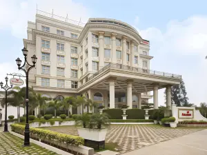 昌迪加爾齊拉克普爾温德姆華美達廣場酒店
