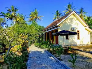 Rumah Mertua Pulau Merah