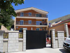 Mango Apartments
