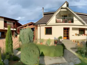 Casa cu Muri