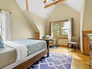 Cozy Retreat - Fire Pit, Ping Pong, Covered Porch, WiFi