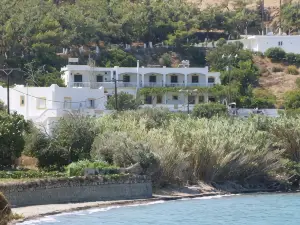 Akrogiali Rooms & Studios