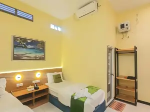Urbanview Hotel Sakura Kampung Inggris Pare by RedDoorz