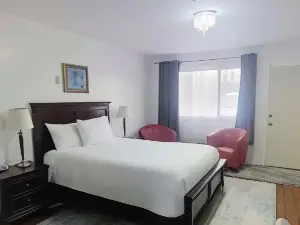 White Fang Motel