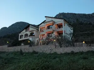Almini Apartments