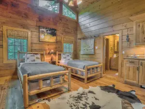 Serene Waterside - Mountain Hideaway with Boat Dock