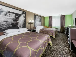 Super 8 by Wyndham Warrensburg