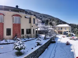 Mist n Meadows Resort