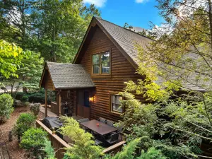 Spacious Lodge with Game Room and Resort Access - Charming Family Retreat