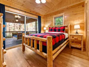 Charming Log Home with Fire Pit and Kayaks - Cozy Mountain Retreat