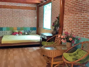 Hà Phan Holiday House