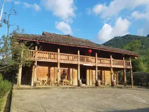 Lo Lo Homestay & Cafe Meo Vac