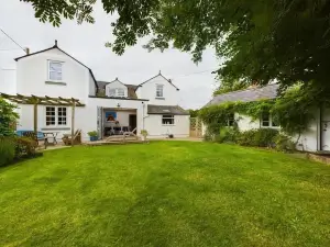 Spacious Country Cottage on border of England & Wales
