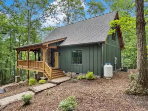 Enchanting Views and Cozy Outdoor Deck - Delightful Rustic Retreat