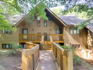 Wintergreen Resort Condo with Deck, 0 3 Mi to Slopes