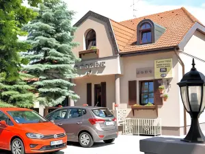 Fészek Fogadó - Pension Nest