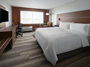 Holiday Inn Express & Suites Elkhorn - Lake Geneva Area