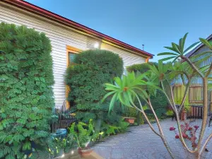 Village Stays Coldstream Gallery Apartment