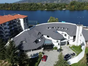 Prenoćište Srebrno Jezero