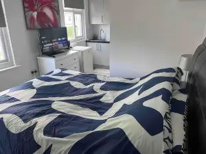 Remarkable Cozy 1-Bed Studio in Romford London Uk