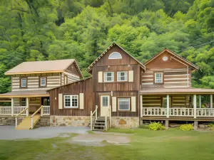Historic Cabin Retreat ~ 2 Mi to Seneca Rocks!