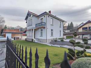 Vila Samokres sa Bazenom