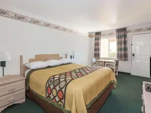 Super 8 by Wyndham Cottonwood