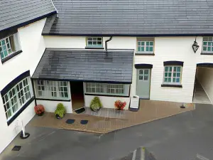 Gwesty'r Emlyn Hotel