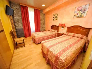 Hostal Vall d'Aneu by Arcas & Sambola