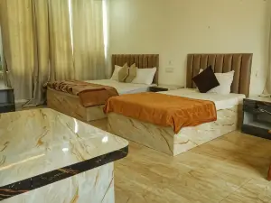 Hotel Satyam Restaurant by WB Inn