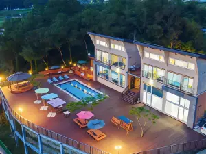 Ganghwado Etermo Pension (Spa & Pool)