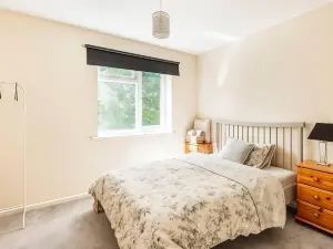 Immaculate 2 - Bedroom House in Milton Keynes