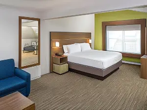 Holiday Inn Express & Suites White River Junction