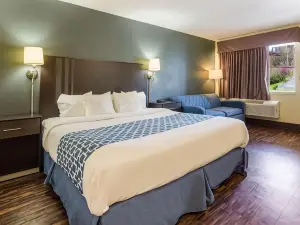 Econo Lodge Near Motor Speedway