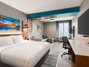 La Quinta Inn & Suites by Wyndham Mount Laurel / Moorestown