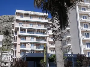 Hotel Frojd - Beach Front Resort