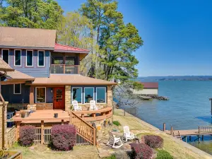 Luxurious Lakefront Paradise in Scottsboro w/ Dock