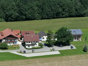 ฟรึชทึคสเพนซิออน ลิชเทนเอาเออร์ โฮฟ