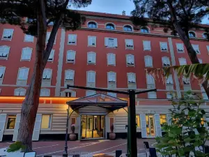 Hotel Sud Est by Fam Rossetti