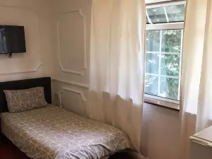 Hatfield Save-Money Rooms - 10over10 for Price!